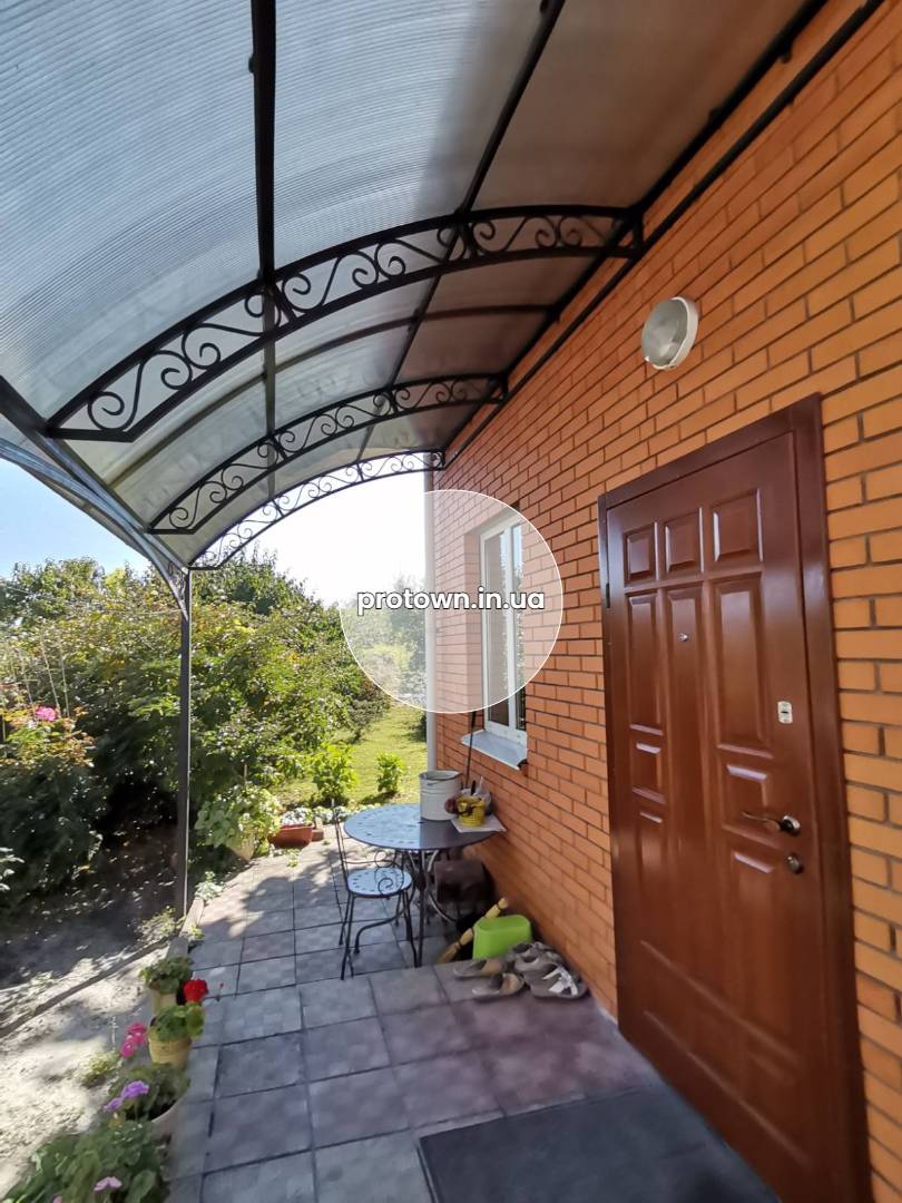 Продажа дома из красного кирпича, 17 соток. От Киева 900м